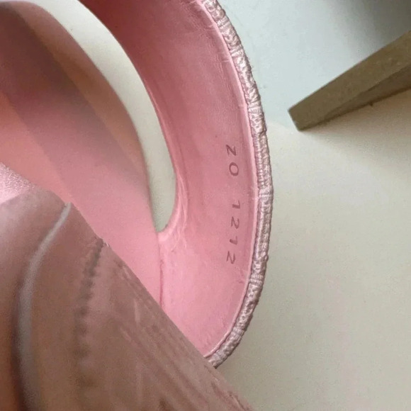 GIVENCHY Pink 4G Block Heel Slip On Spring/Summer Sandal, Size 6.5 - Picture 6 of 14